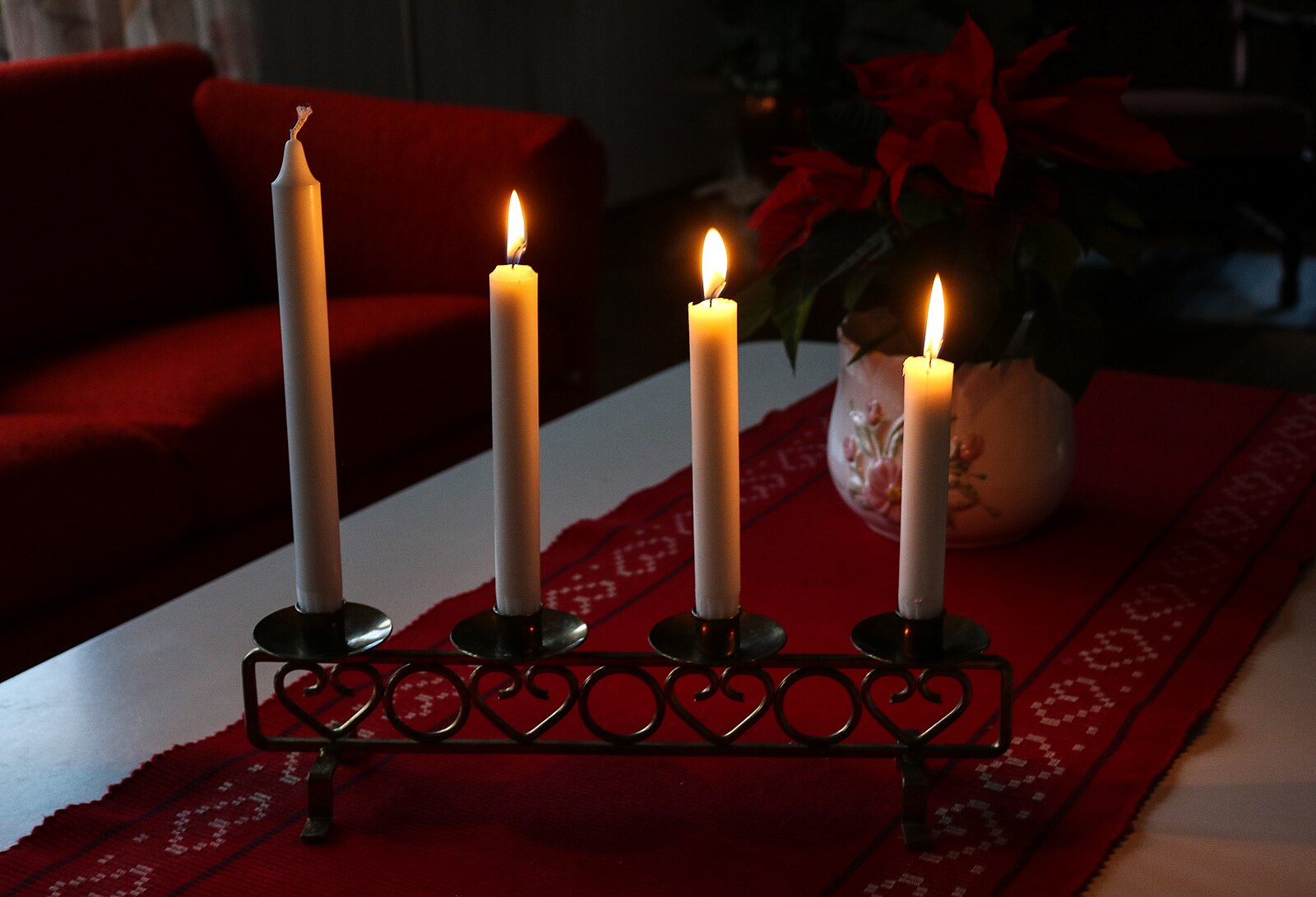 Advent förr och nu – från återhållsamhet till tidig julstämning