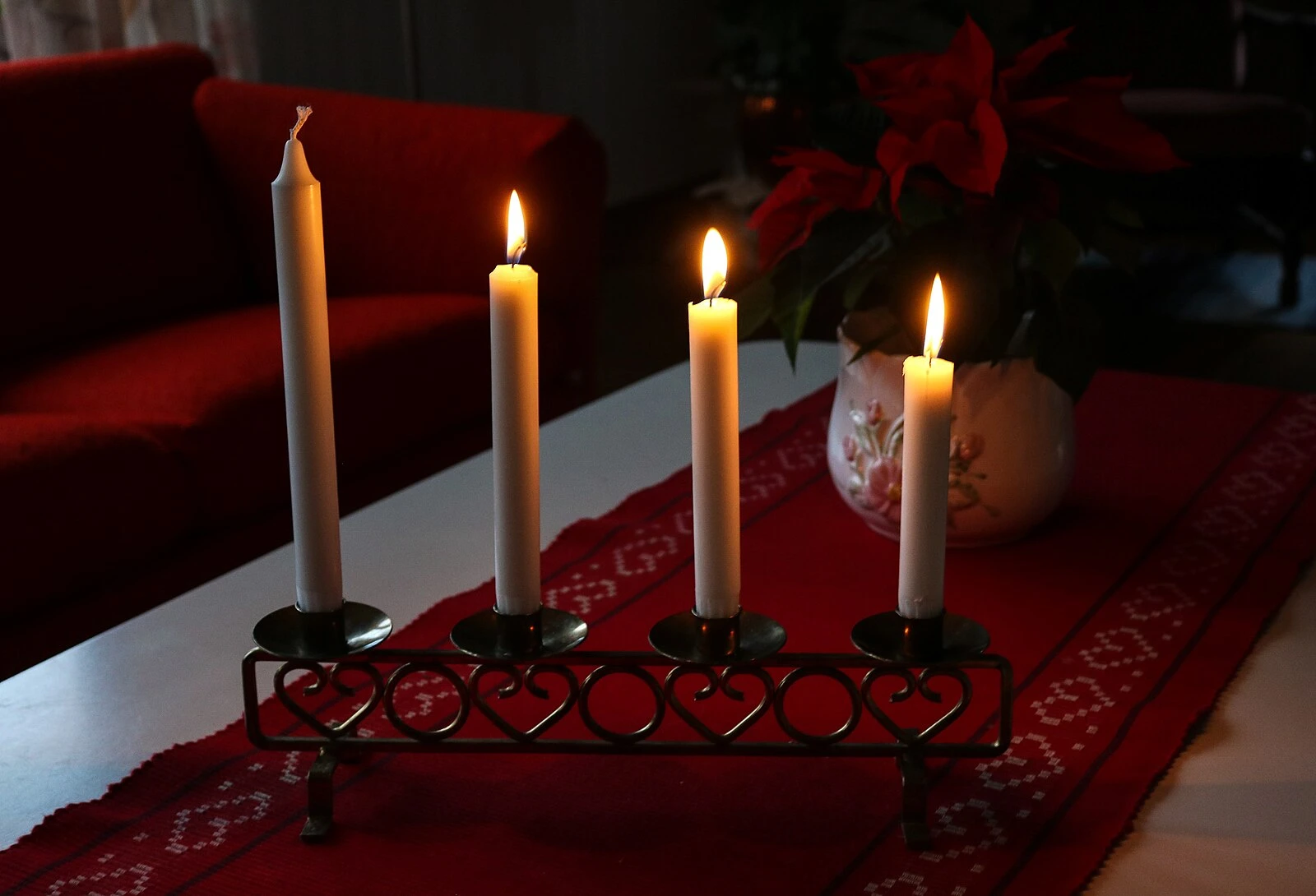 Advent förr och nu – från återhållsamhet till tidig julstämning