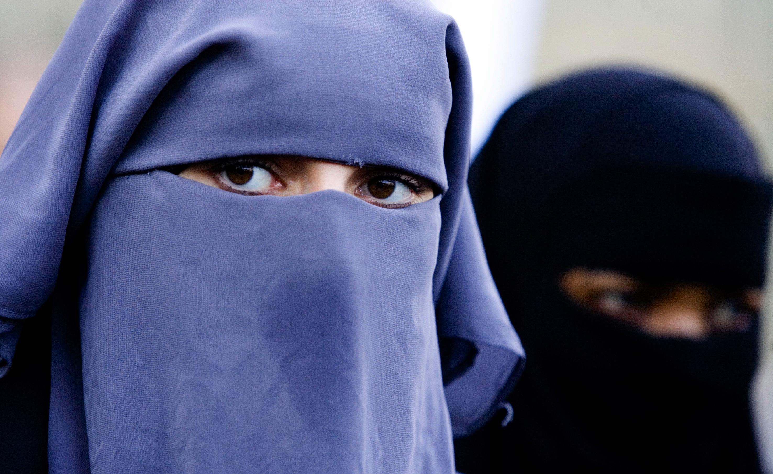 Polis överväger att tillåta burka som uniform