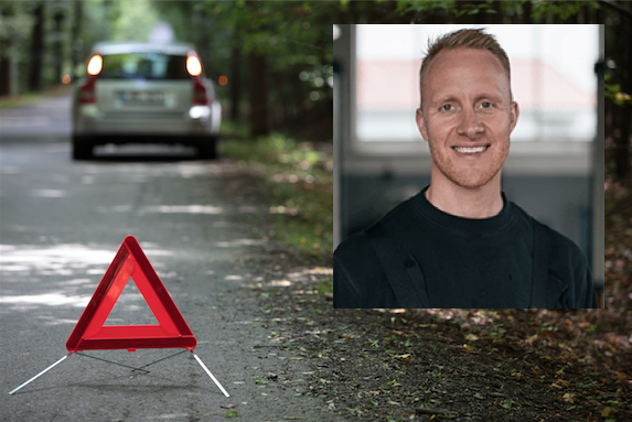 Par i fara på motorvägen – då dök unge Peter upp