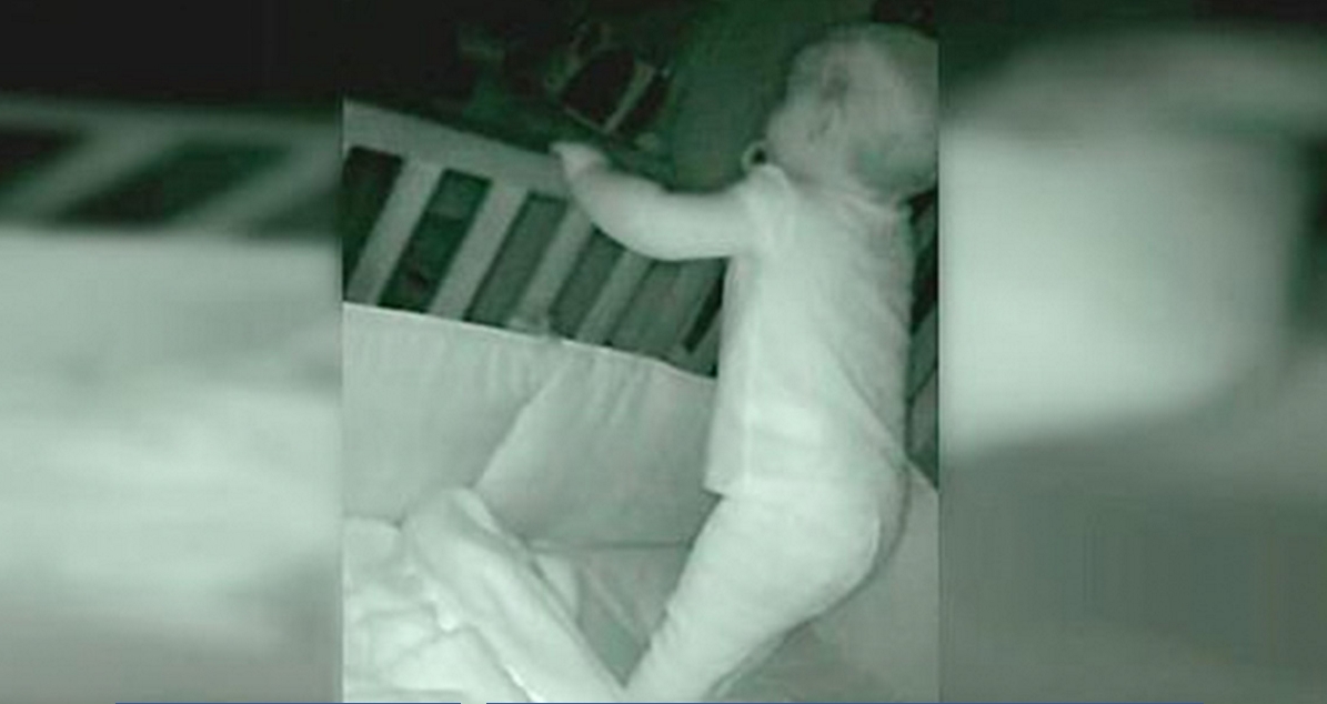 ”Vakna!” Mamma hör främmande röst på babymonitorn och springer mot barnets rum: Nu varnar hon andra föräldrar