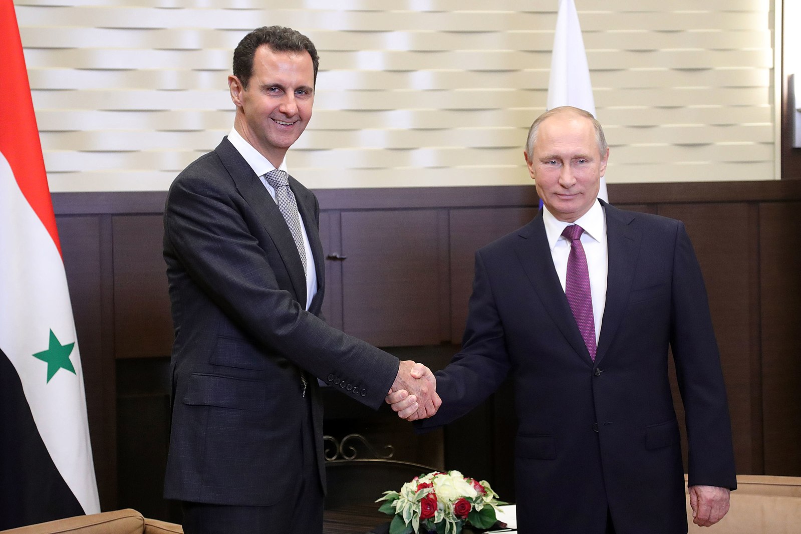 Regimen i Syrien under press – Assads familj har flytt landet