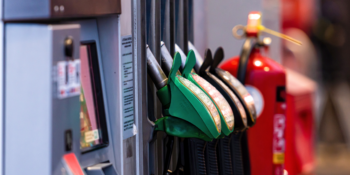 Jättebesked till svenskar: Regeringen sänker skatten på bensin och diesel