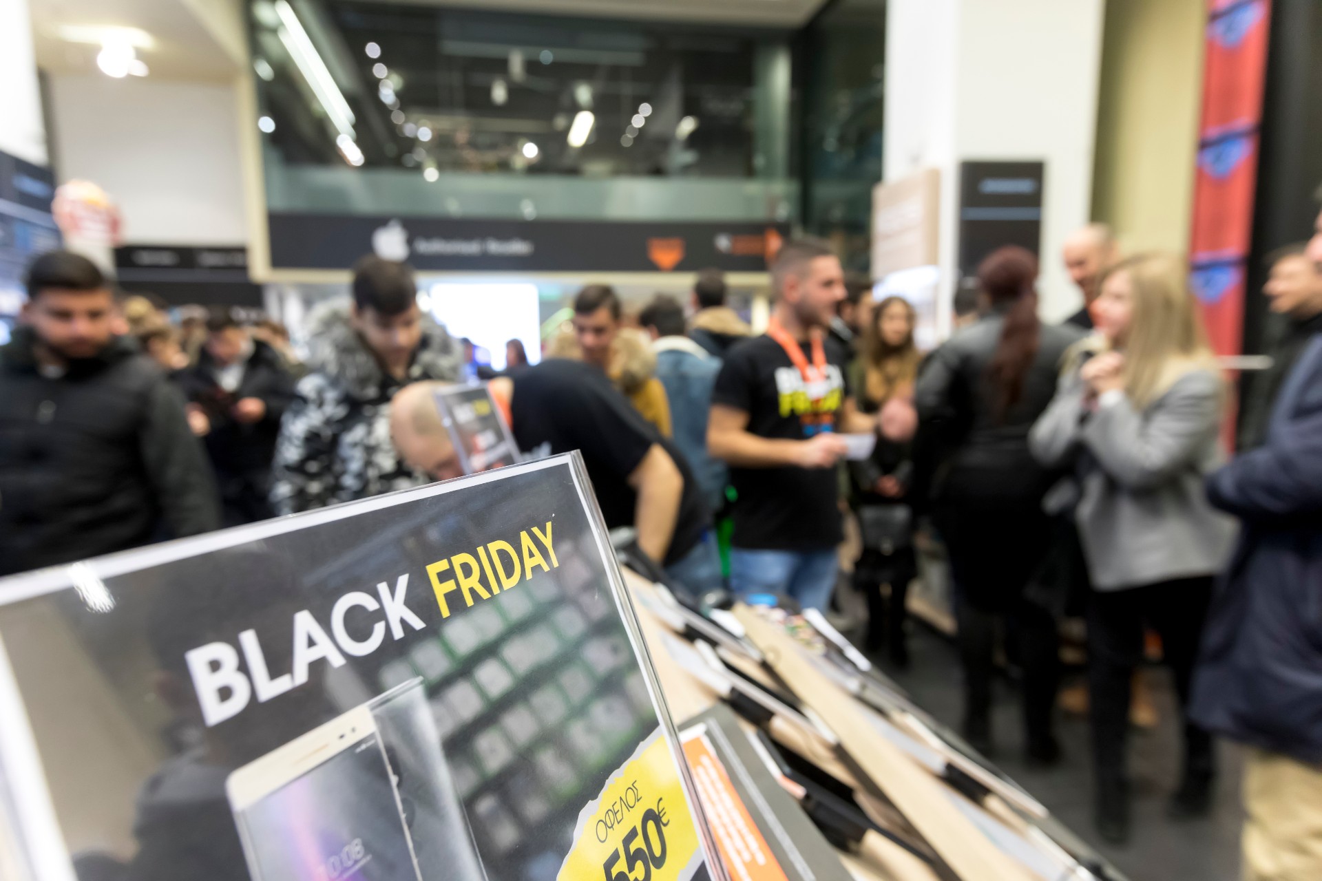 Så undviker du impulsköp under Black Friday – psykologens bästa tips