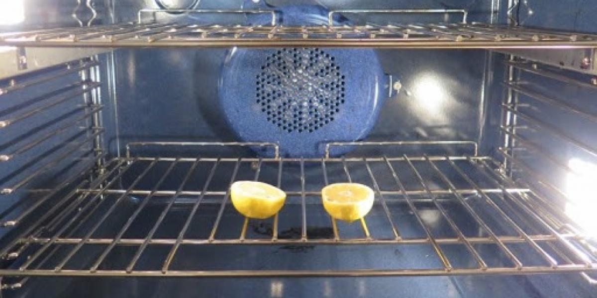 Smart knep: Därför ska du lägga två halvor citroner i ugnen