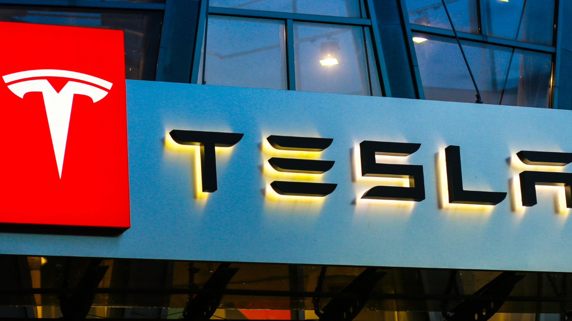 Svenska bolag dominerar Teslaköpen – mitt under strejken