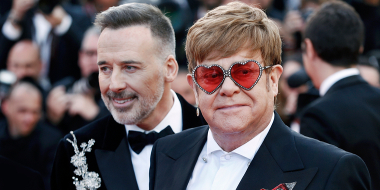 Elton John inlagd efter olyck
