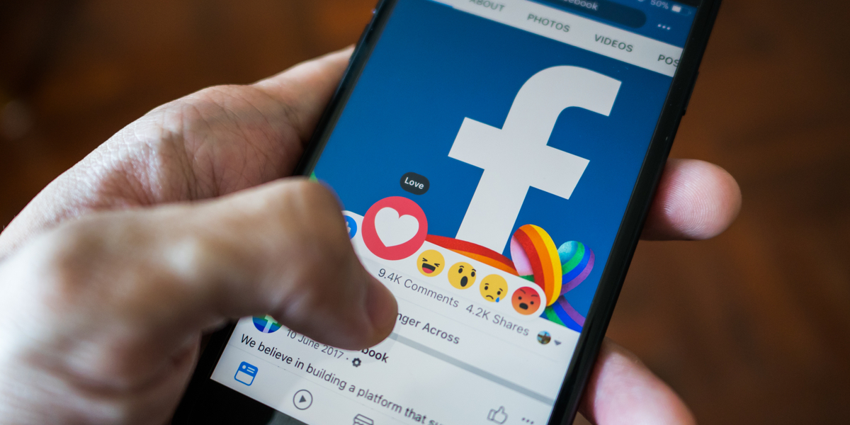 EU ställer krav på Facebook: Förbjud det eller betala dyrt