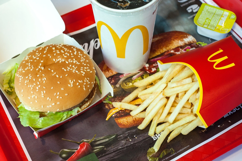 Akut smittlarm på McDonalds: E-coli i löken kan ha orsakat dödsfall