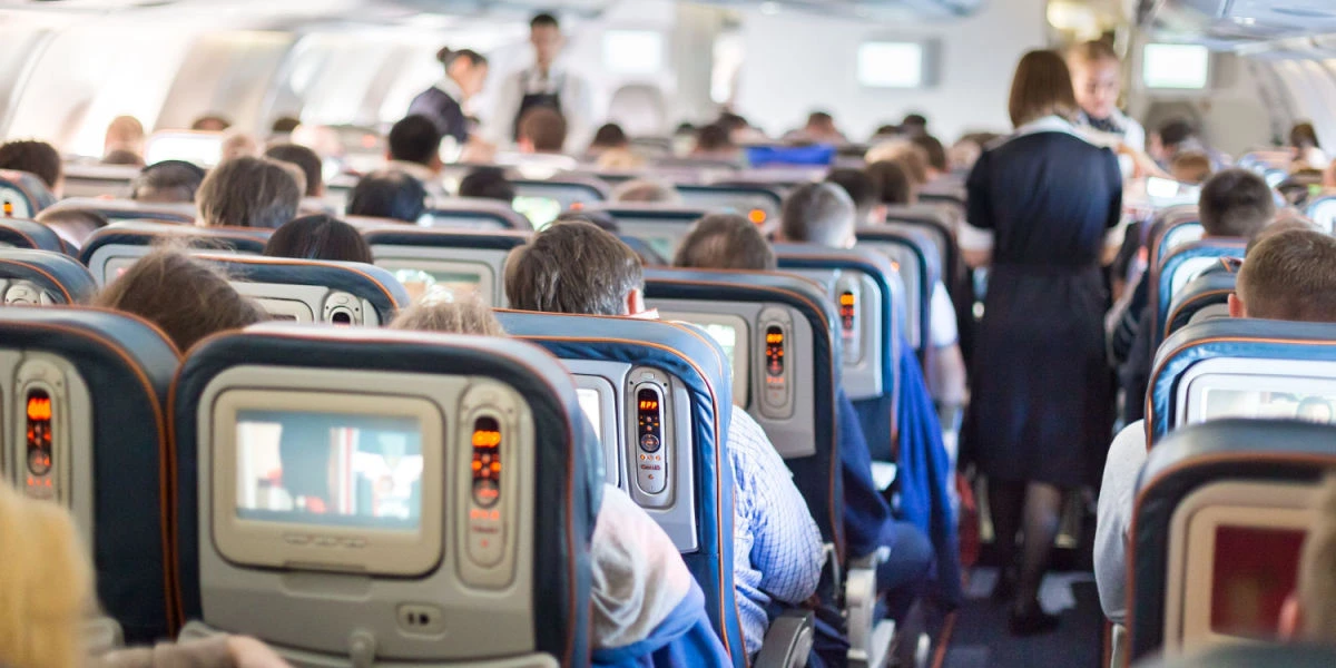 Hudläkare varnar: Undvik fönsterplatsen på flyget