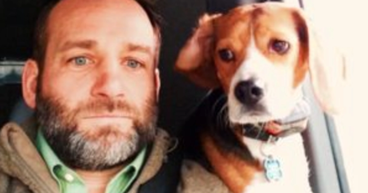 Beagle nyser konstant i 6 måneder – sen upptäcker Mark anledningen