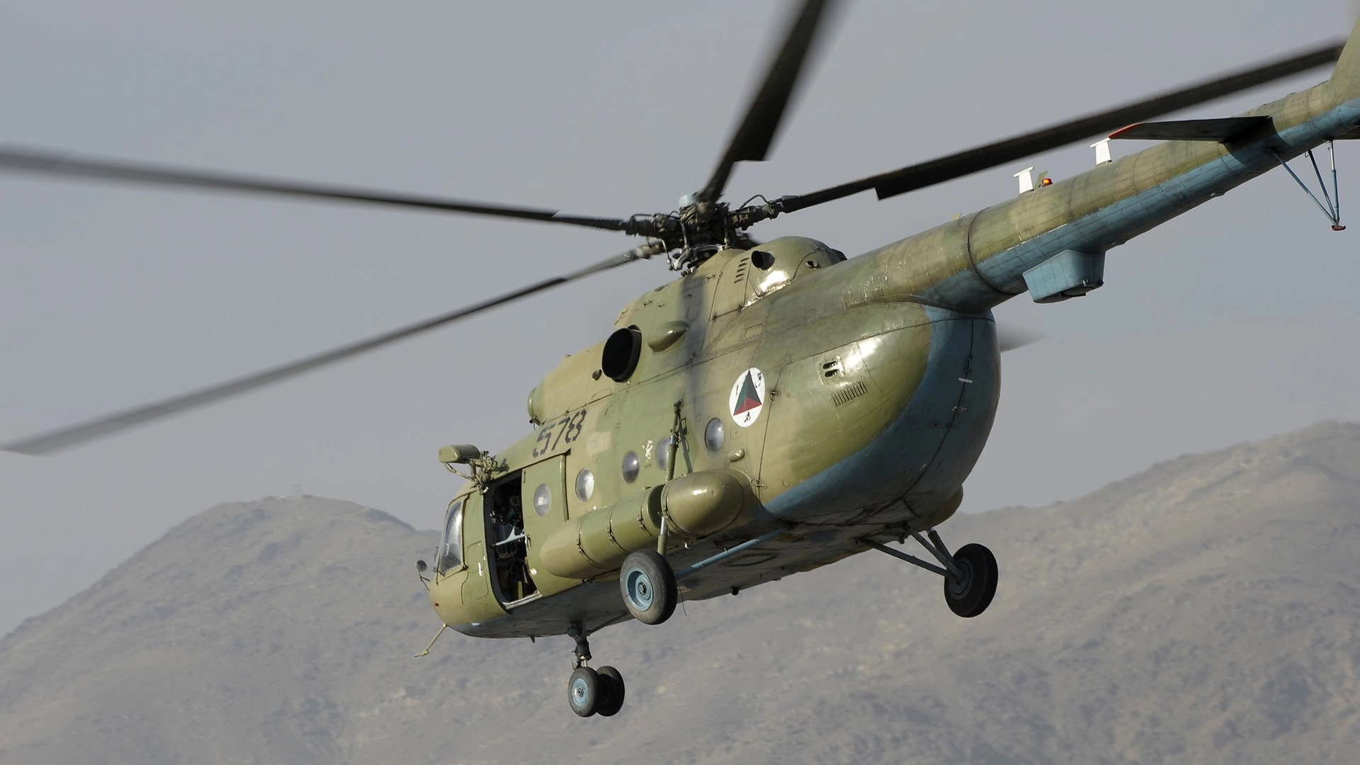 Ryskt helikopter beskjuter av misstag egna stridsvagnar i Kursk