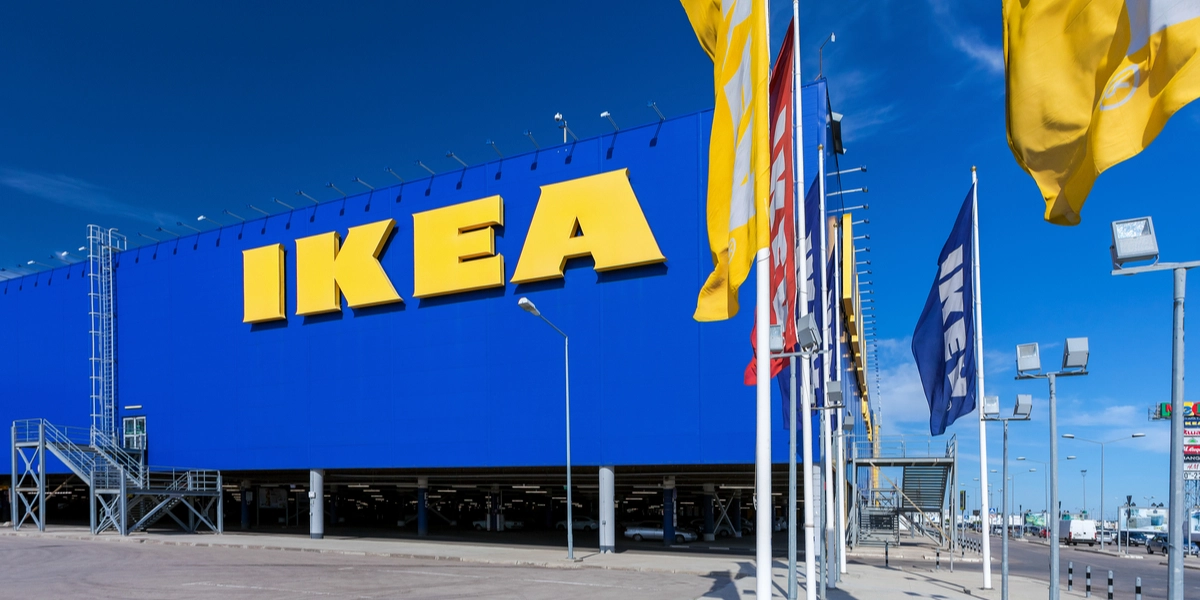 Polisanställd kvinna stoppas på Ikea