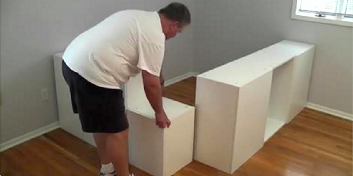 Han placerar sina IKEA-köksskåp i sovrummet – vänta tills du ser det färdiga resultatet