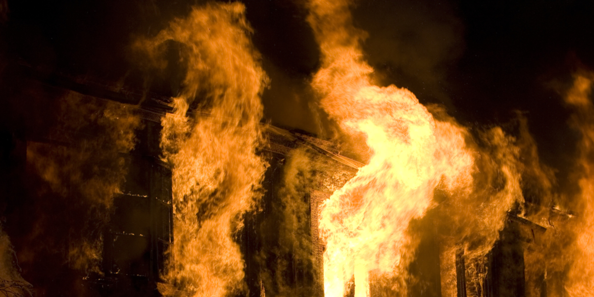 JUST NU: Kraftig brand på soptipp
