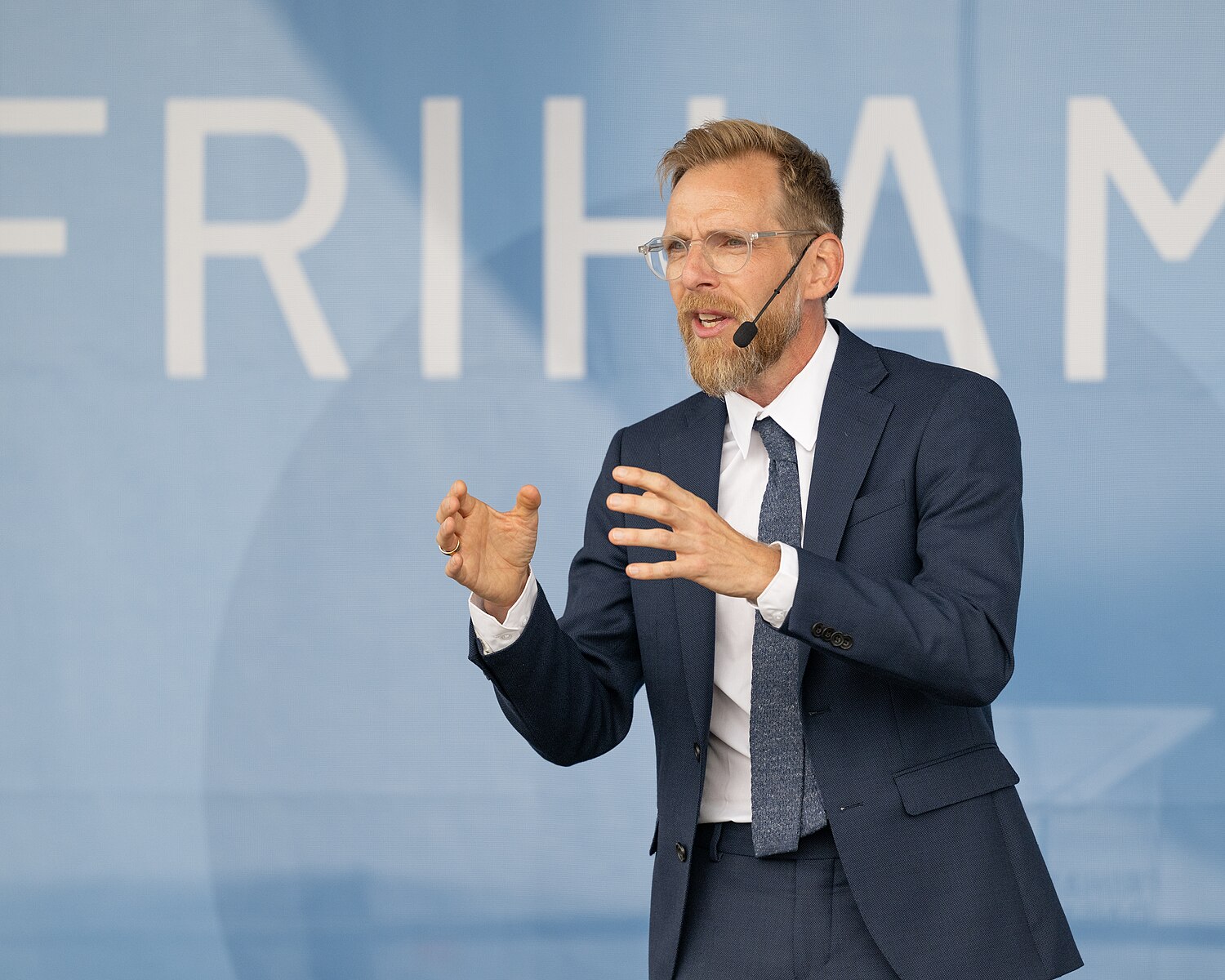 Socialministern: ”Barn under 13 ska inte ha smartphone”