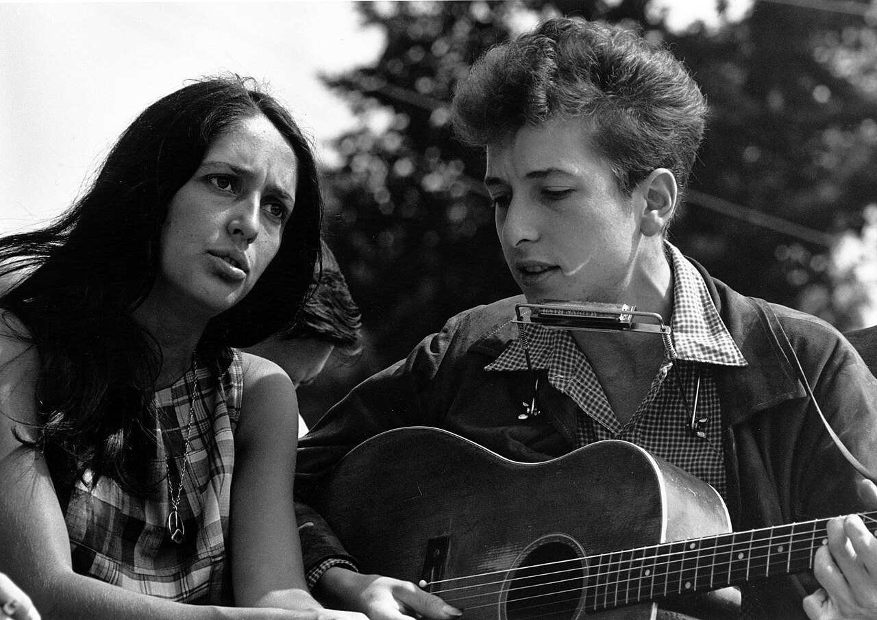 Recension: Bob Dylan på film – ”A Complete Unknown” balanserar mellan myt och verklighet