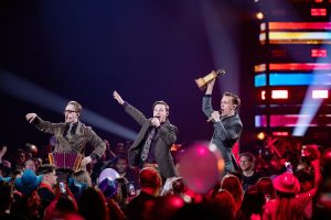 Kaj krossar motståndet i Melodifestivalen – vinner med tittarnas stöd