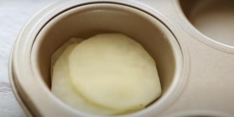 Hon skivar potatisen och letar fram muffinsformarna – resultatet är fantastiskt