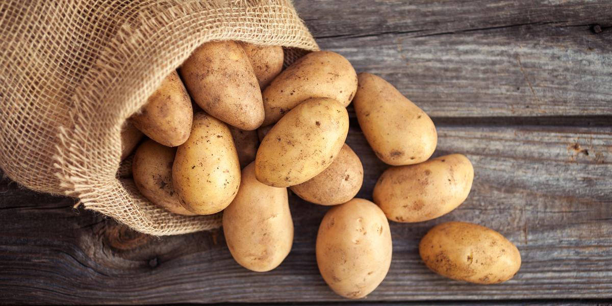 Därför bör du aldrig förvara potatis i kylskåpet: 10 tips som kan spara både mat och pengar