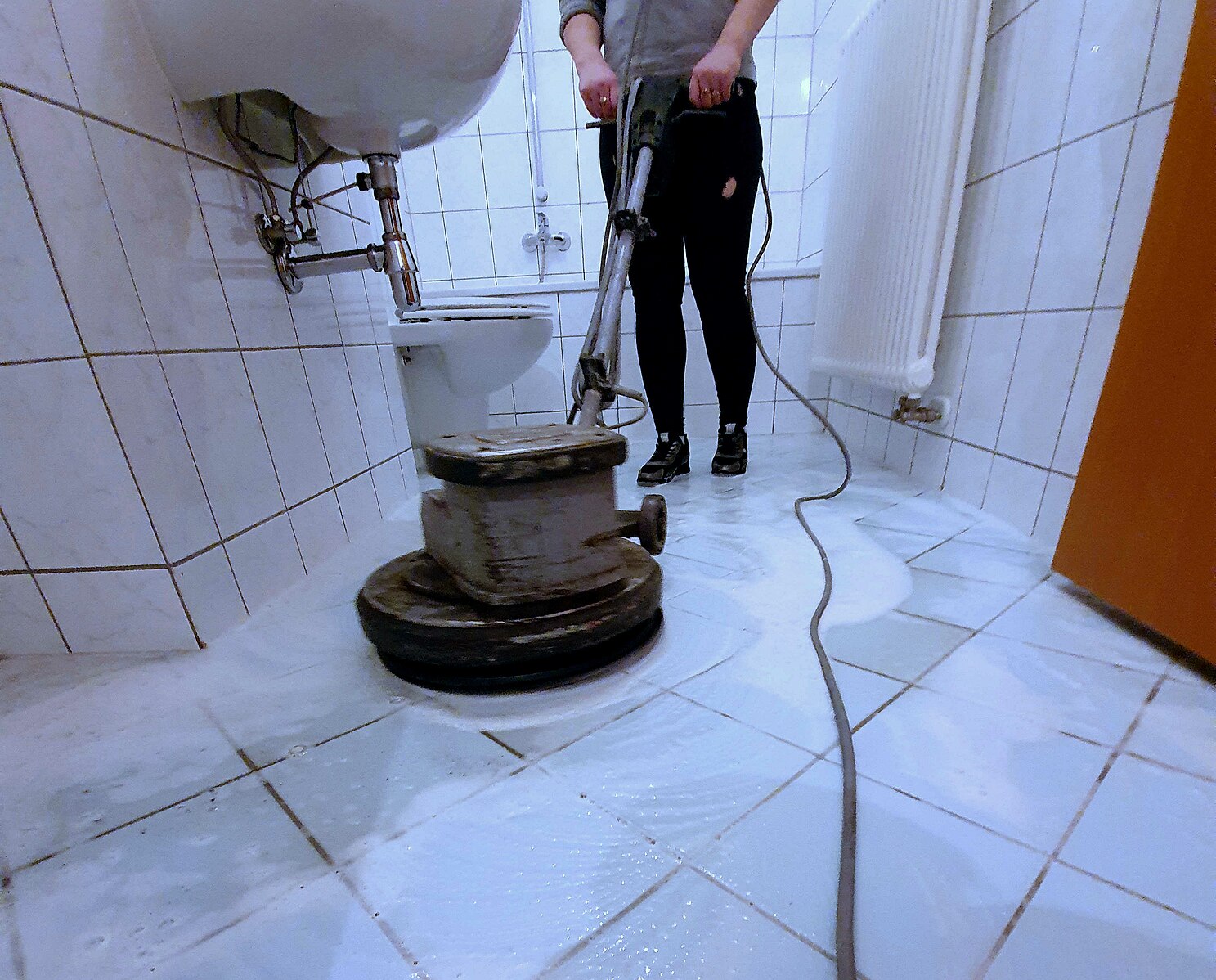 Svenska kommuner anklagas för hyckleri – utnyttjar papperslösa för miljarder
