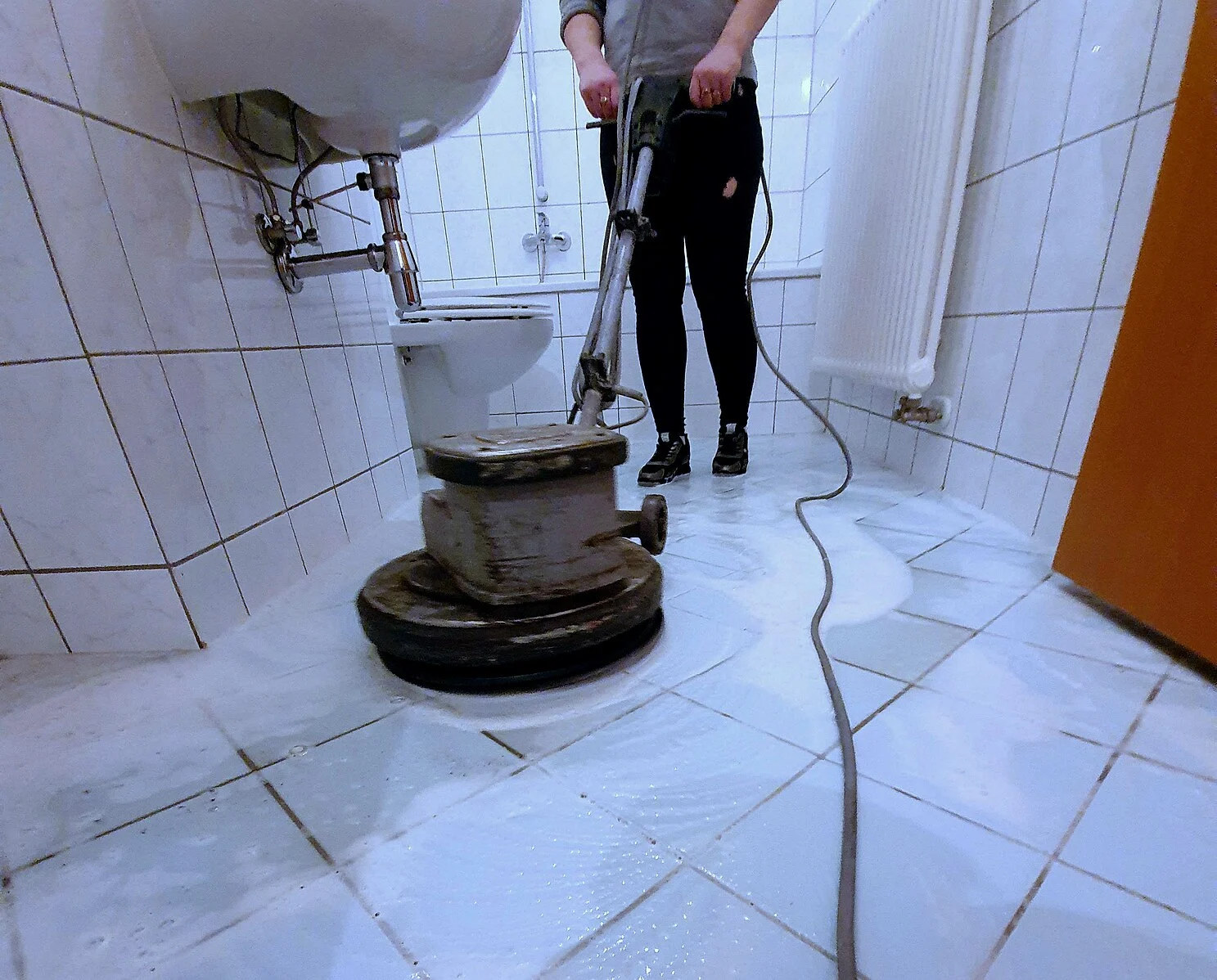 Svenska kommuner anklagas för hyckleri – utnyttjar papperslösa för miljarder