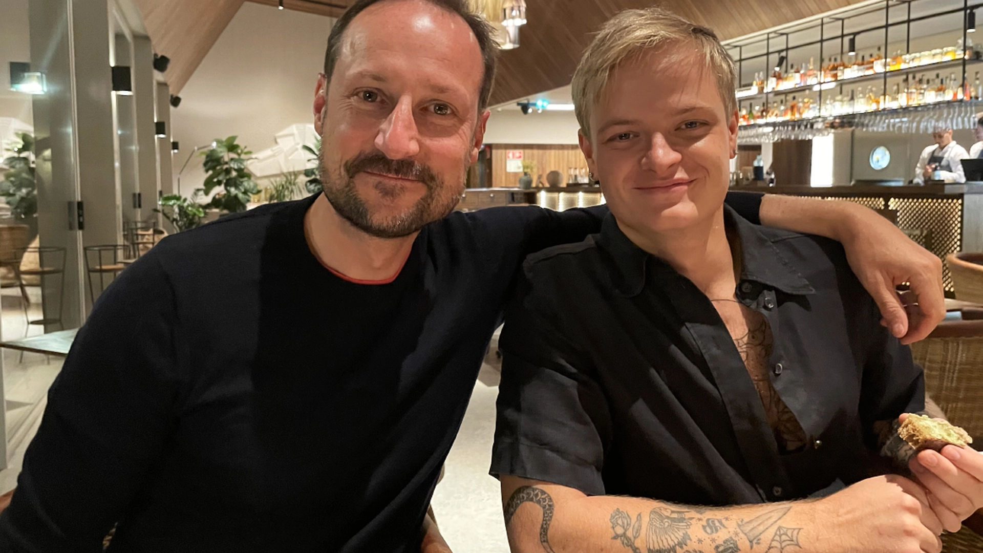 Nya uppgifter i den kungliga skandalen: Avslöjar relationen till offret