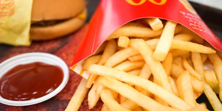 Storbritannien inför förbud mot reklam för skräpmat – vill bekämpa barnfetma