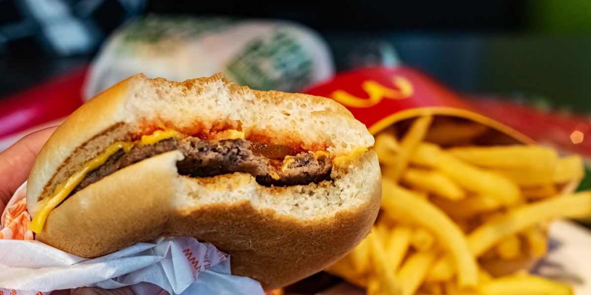 Avslöjande från McDonald’s-anställd: Den dolda och äckliga sanningen om kötthanteringen