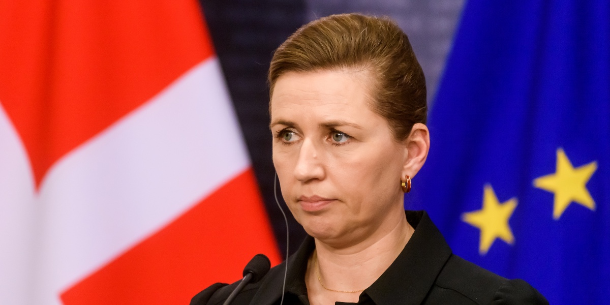 Danmarks statsminister meddelar: ”Vi har beslutat att donera hela vårt artilleri till Ukraina”