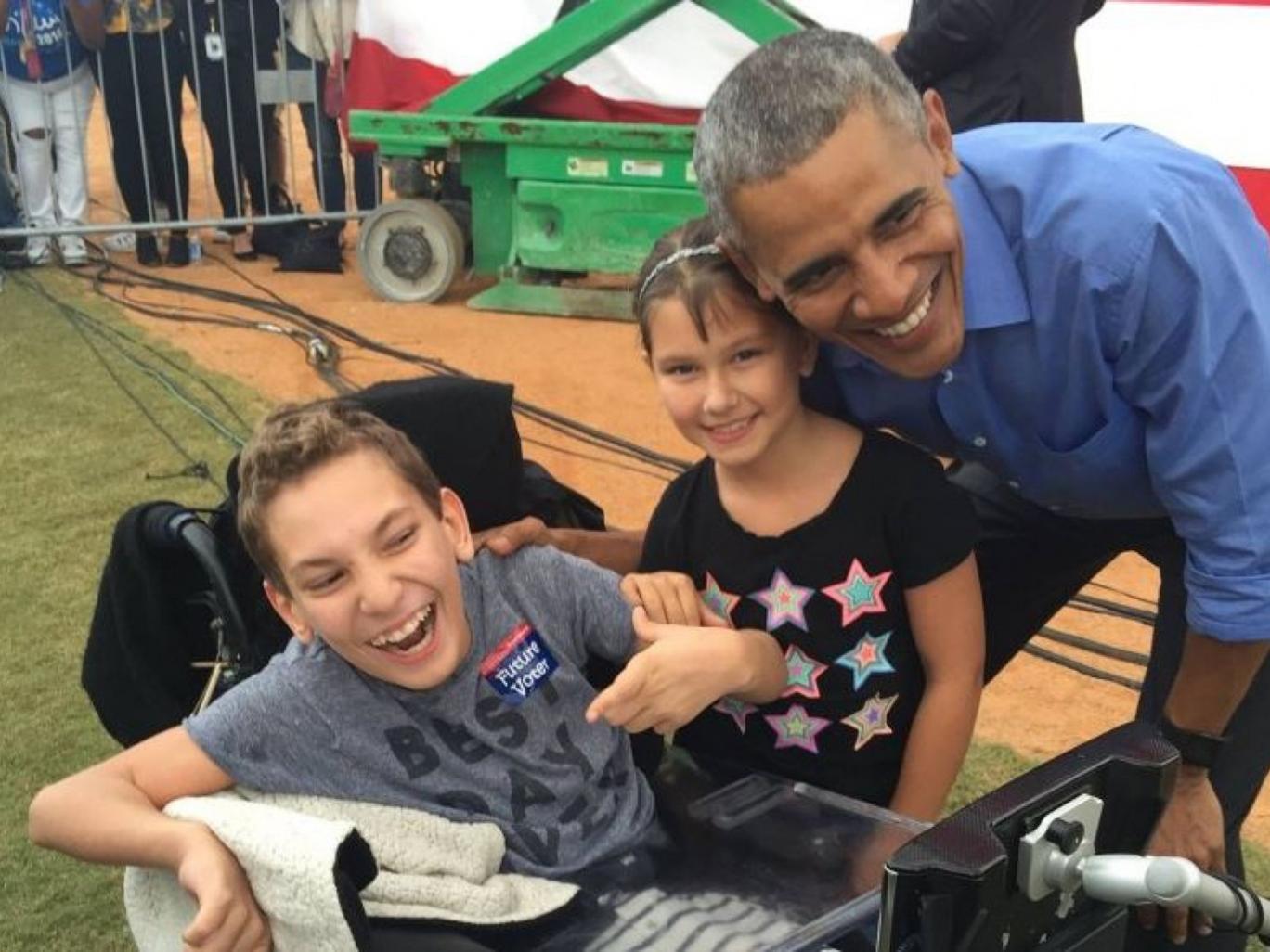 Handikappad pojke smet ut från valmöte med Donald Trump – ringde president Obama