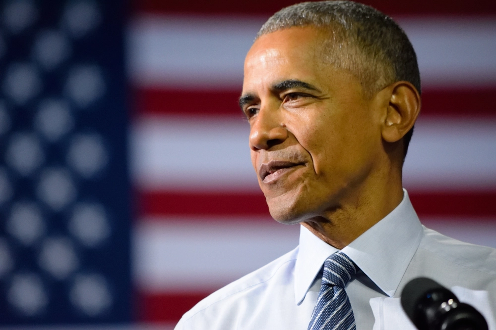 Obama manar män att välja Harris – kritiserar Trumps machostil i kampanjtal