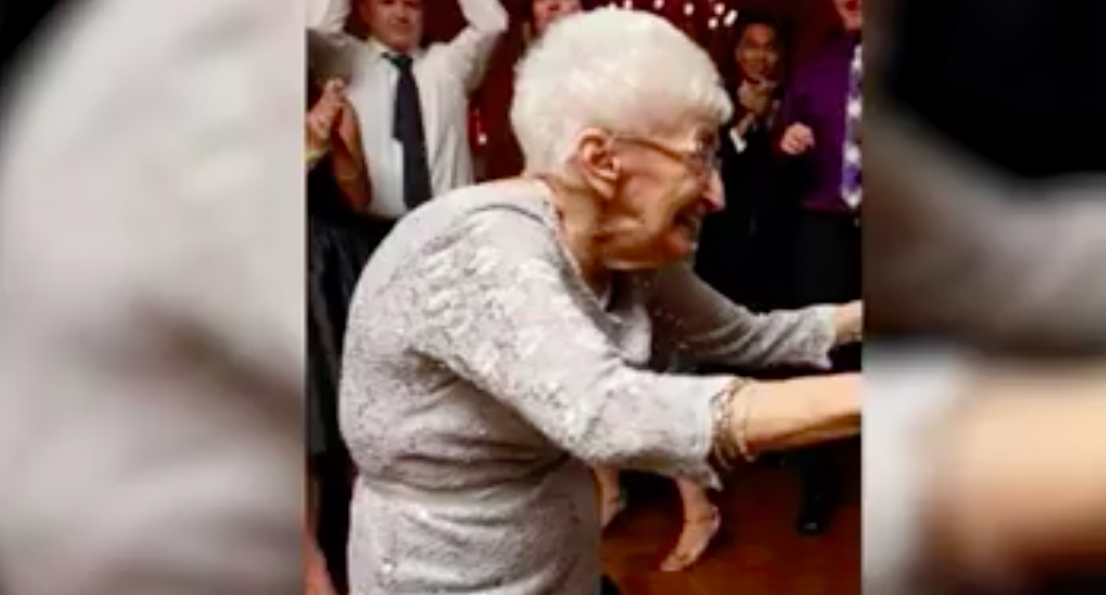 85-åriga Anna var puckelryggig i årtal – sen började hon med yoga