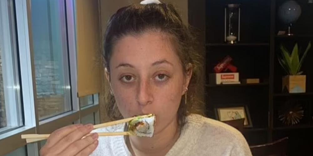 Danielle tryckte i sig sushi: Vaknade dagen efter med svåra magsmärtor