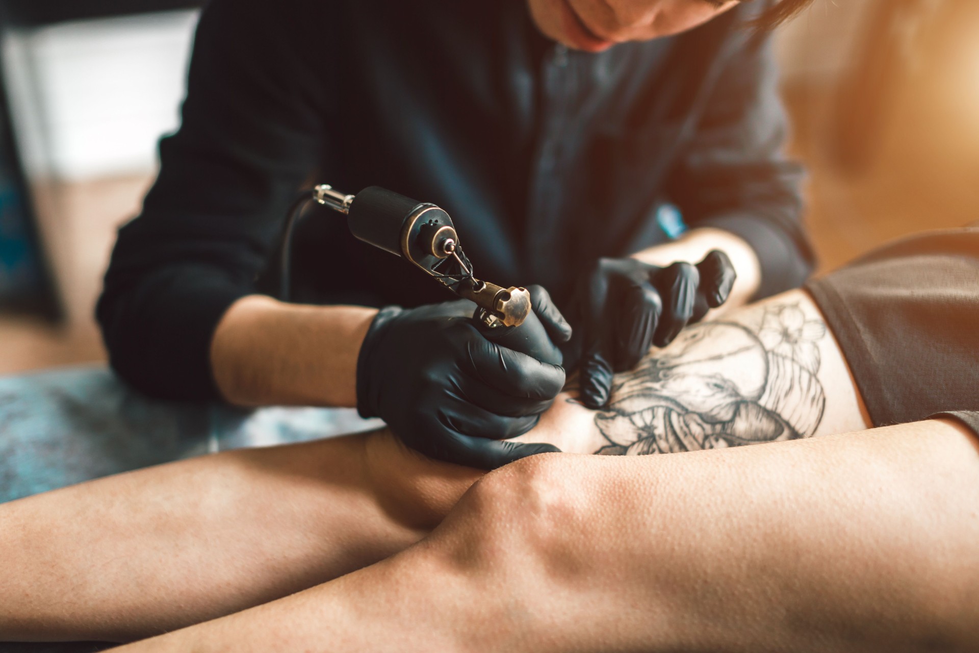 Alarmerande: Läkemedelsverket varnar folk med tatueringar