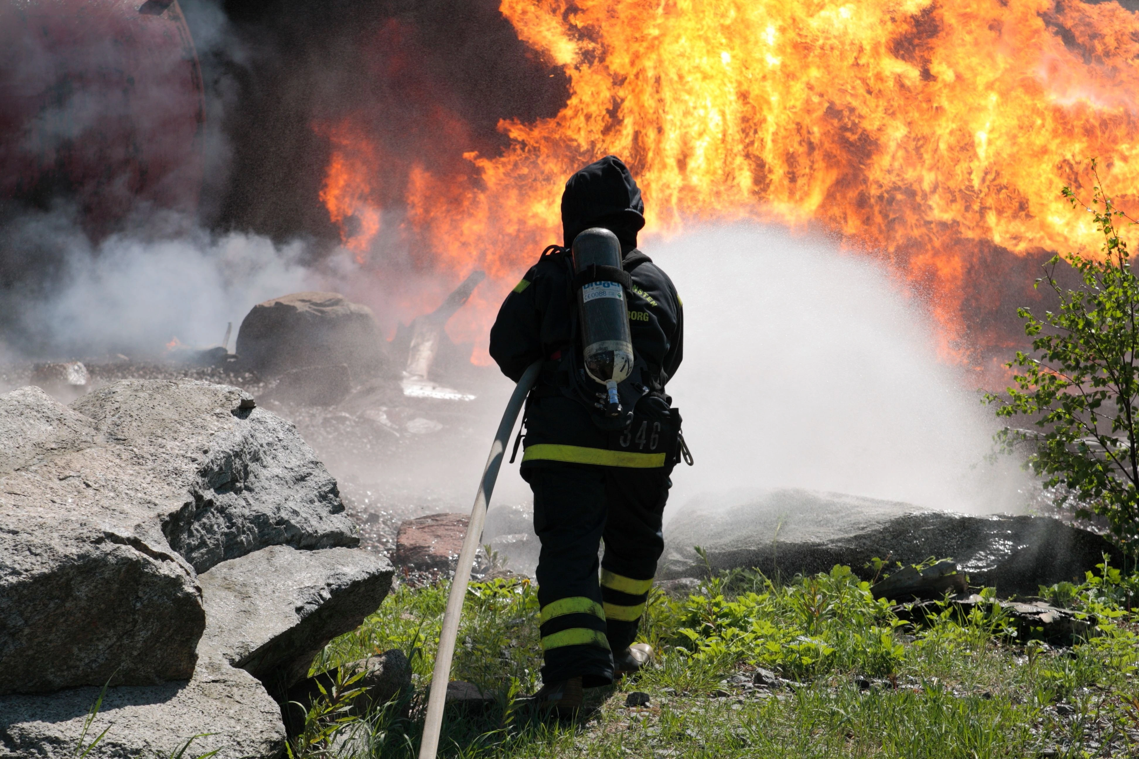 6 000 grisar drabbade i storbrand – katastrof på gård i Mellerud