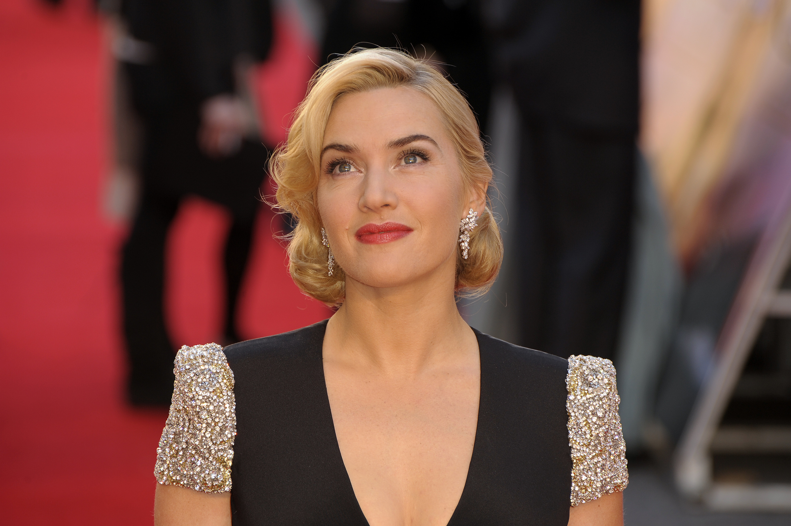 Kate Winslet: Hylla den naturliga kvinnokroppen
