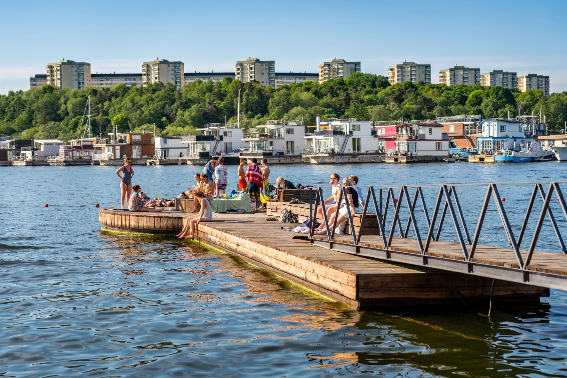 Sommaren dröjer kvar: Soligt och upp till 20 grader i vissa delar av landet