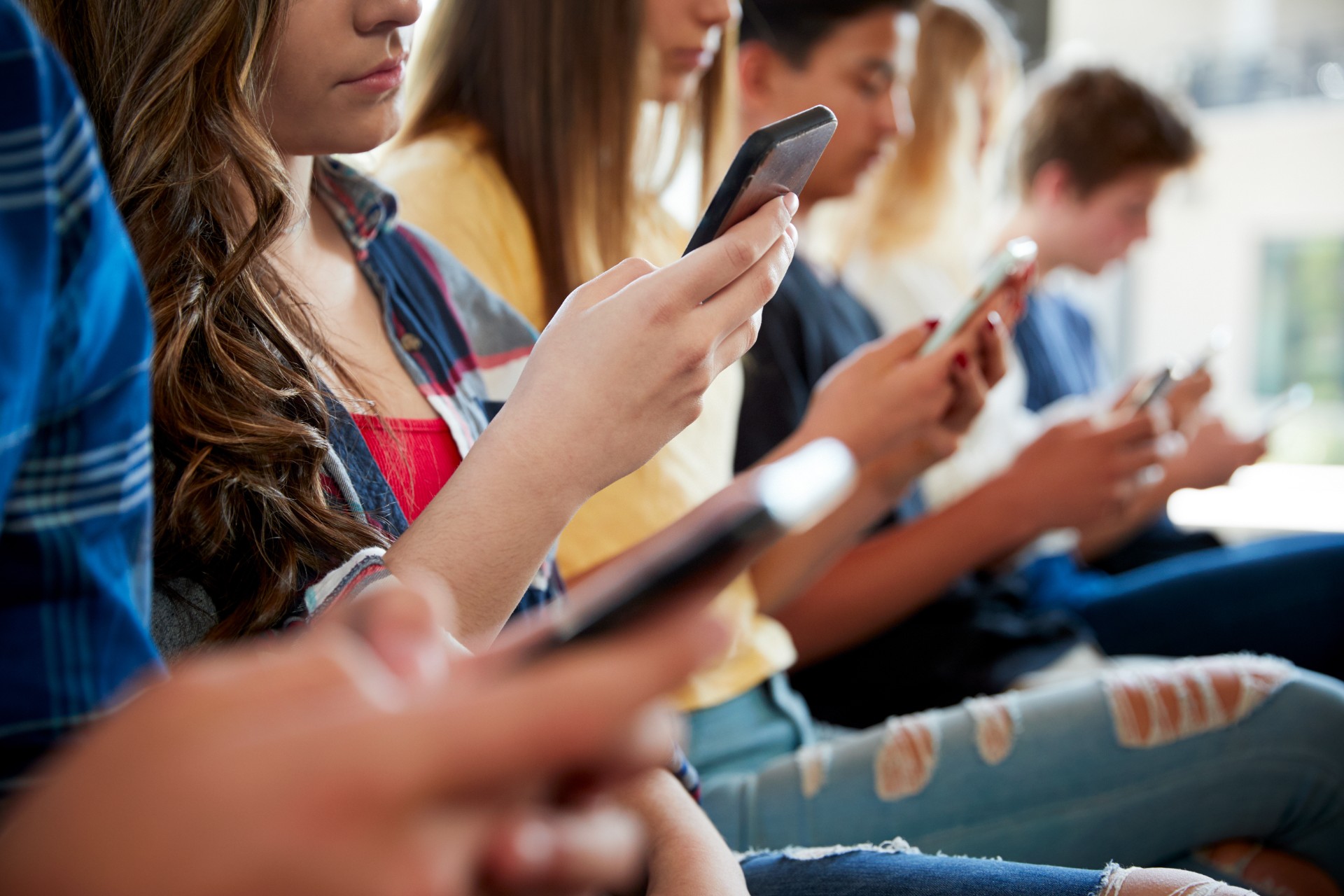 Mobilfri skola: Stopp för nätmobbning och ökad fokus i klassrummet