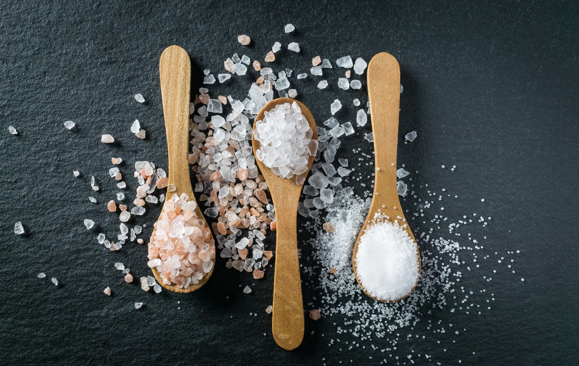 5 tecken på att du äter för mycket salt: Så varnar din kropp dig