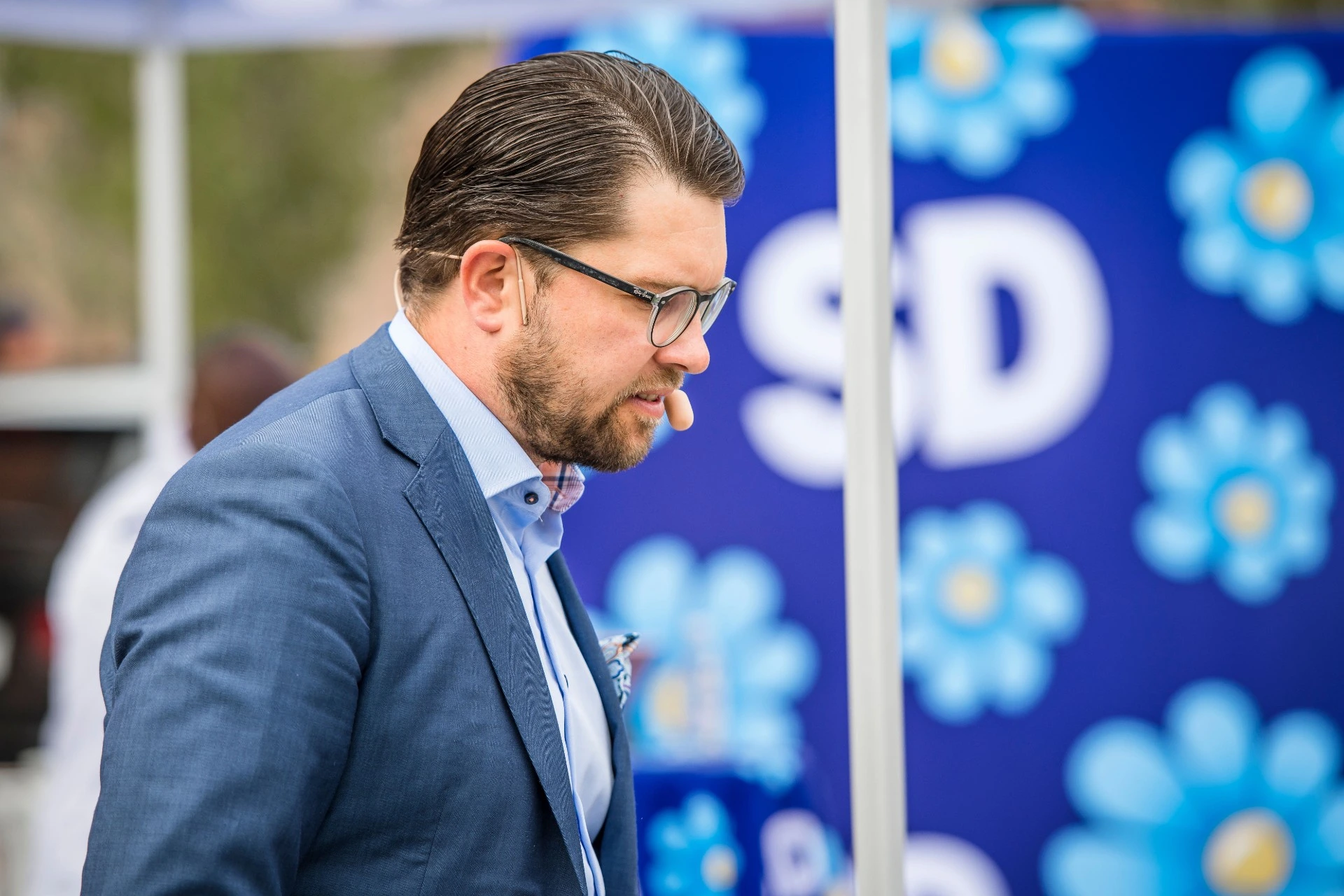 Gängkopplingar vid Åkessons bröllop – polisen kallas till utskottet i politisk kris