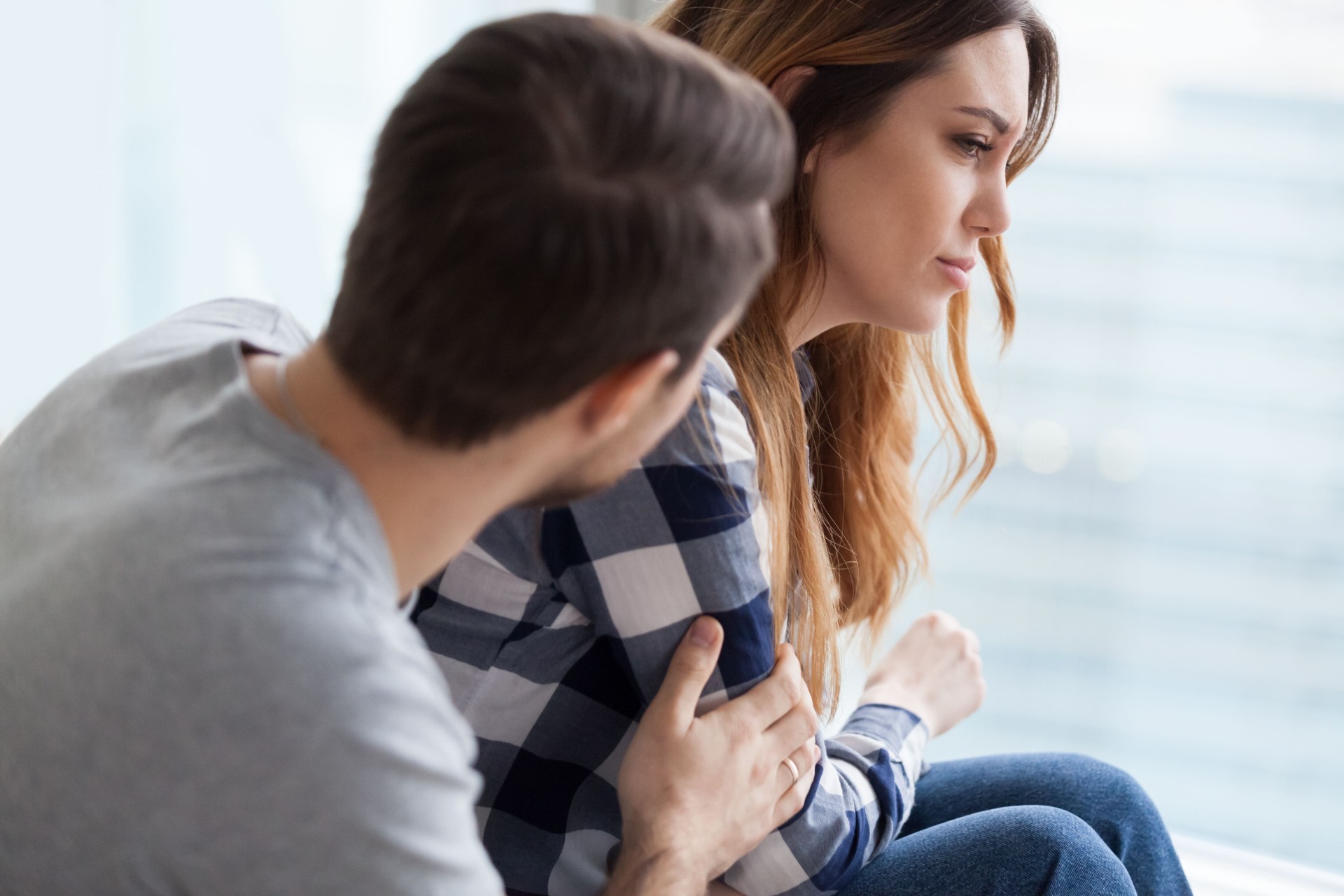 Att identifiera manipulation: Varningstecken på en narcissistisk partner