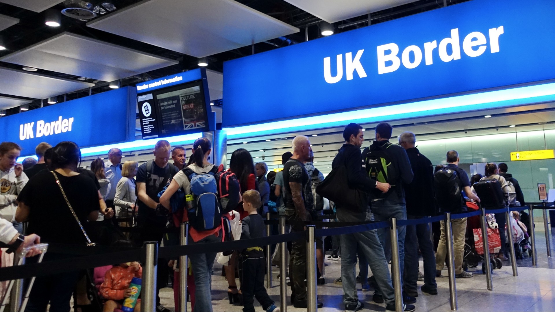 Storbritannien har nu ett poängbaserat migrationssystem – detta gäller nu