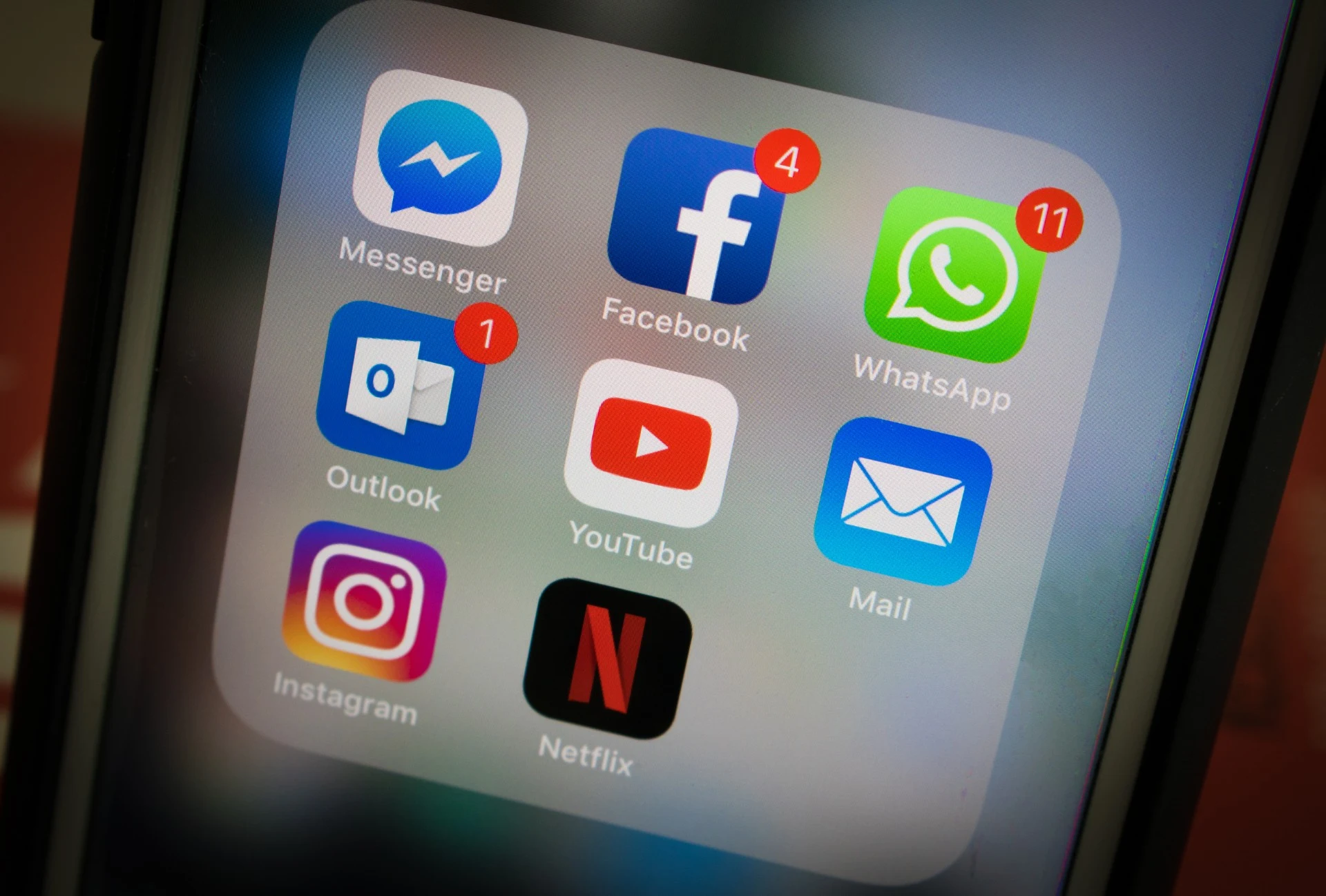 Regeringen trappar upp kampen mot gängens digitala rekrytering