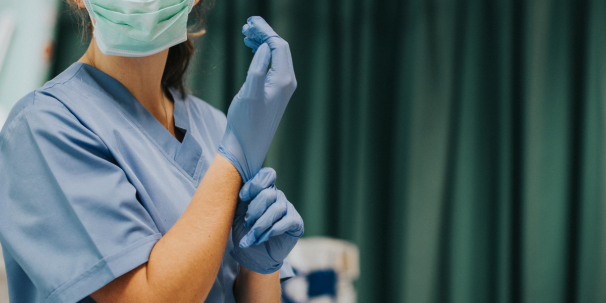 Sjuksköterska i chock: 50-årig använde fake-arm för vaccination