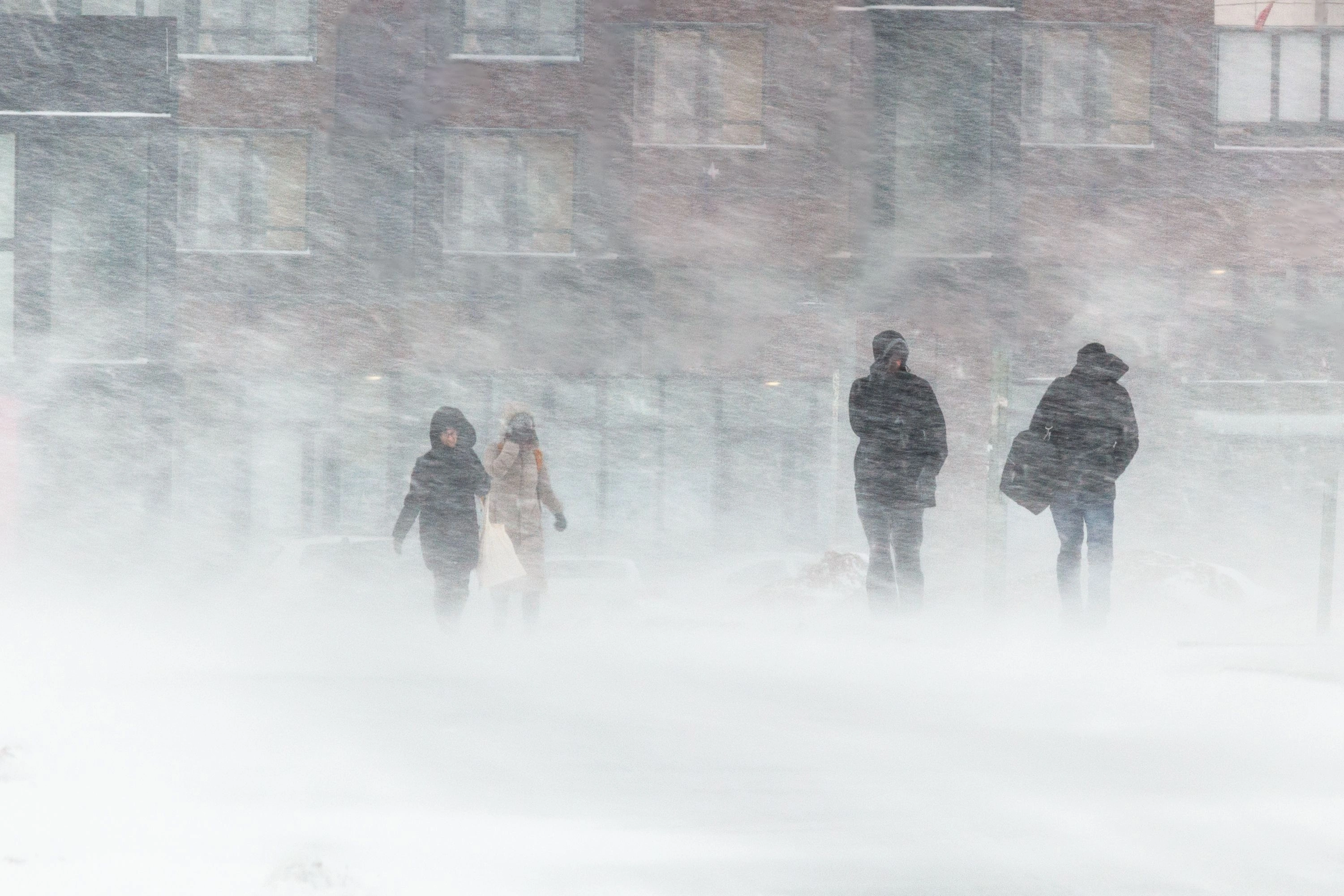 Här drar snön in – och här väntar solglimtar trots novembermörkret