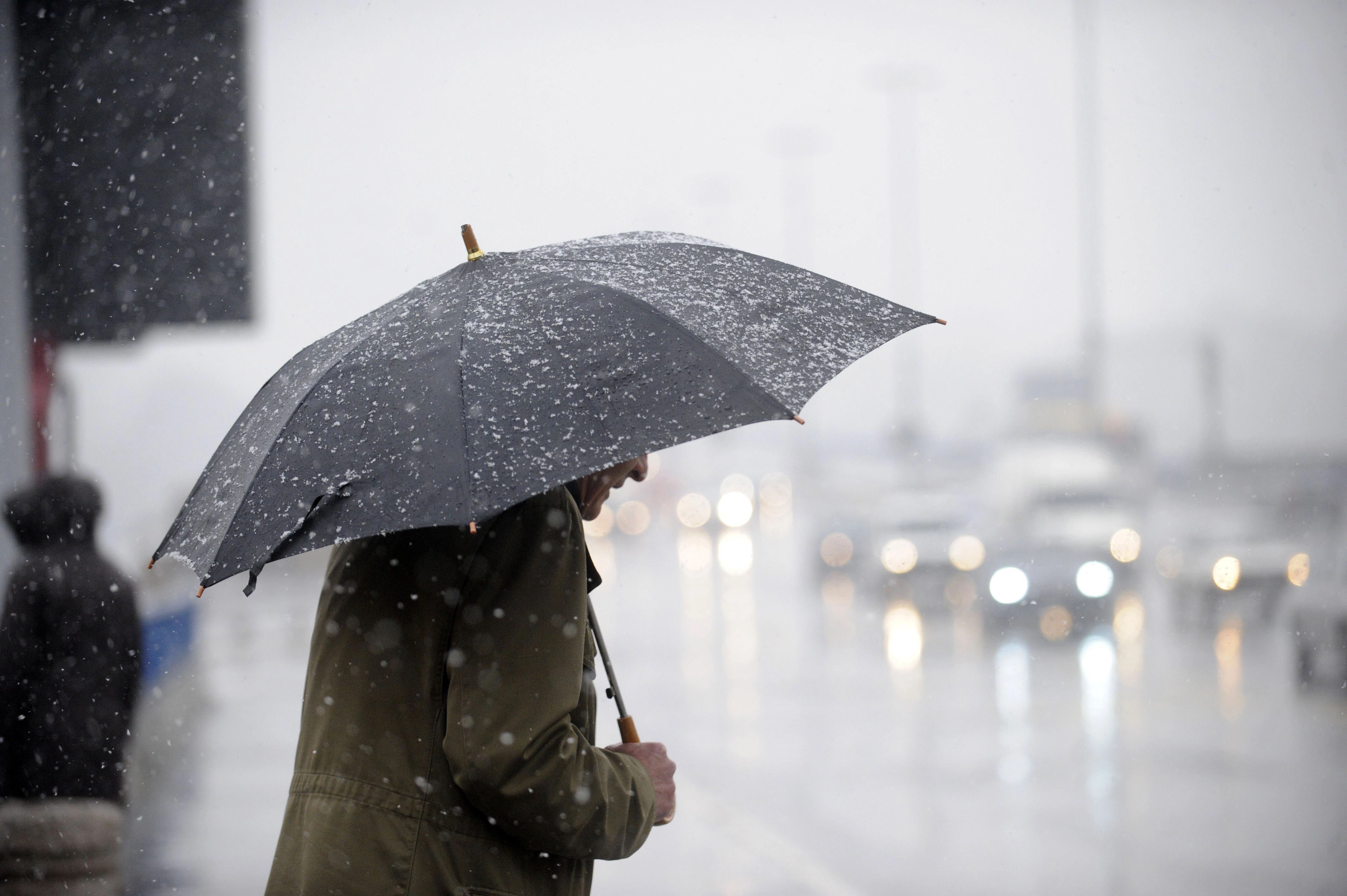 Kaosväder till helgen – regn och starka vindar väntar över stora delar av landet