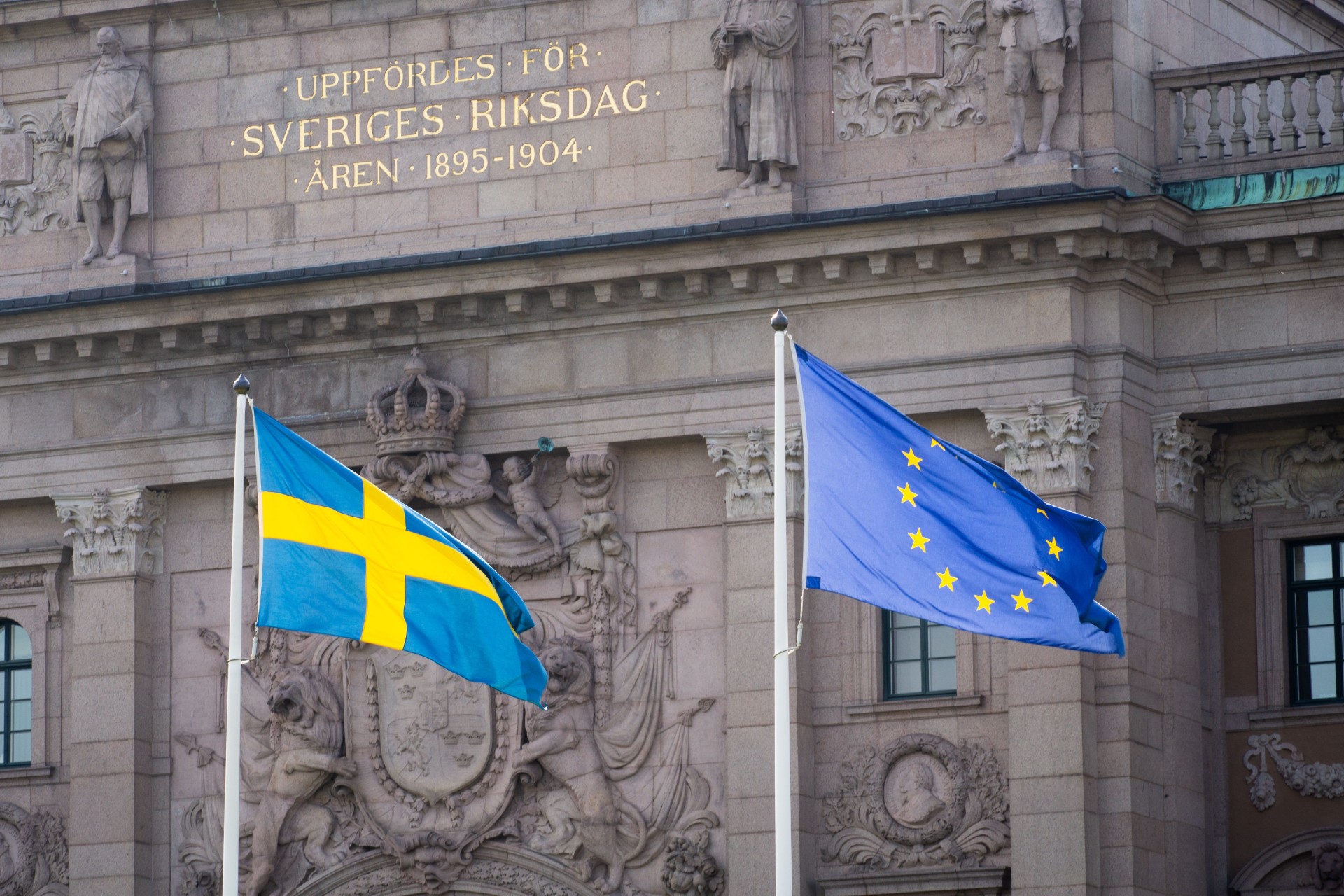 Två män gripna för misstänkta terrorplaner mot Riksdagen i Stockholm