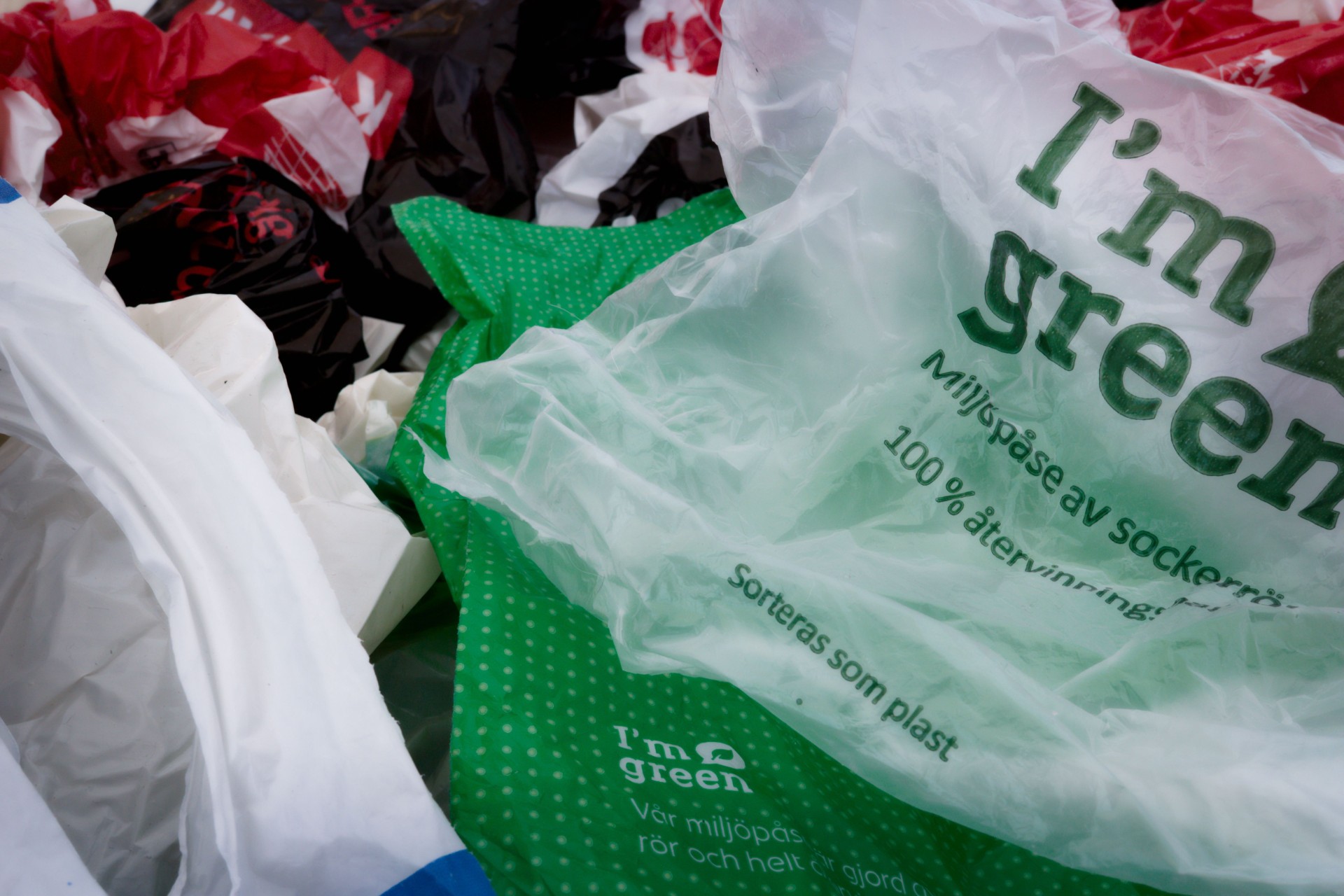 Förändringar i plastpåseskatten: En kovändning i svensk politik