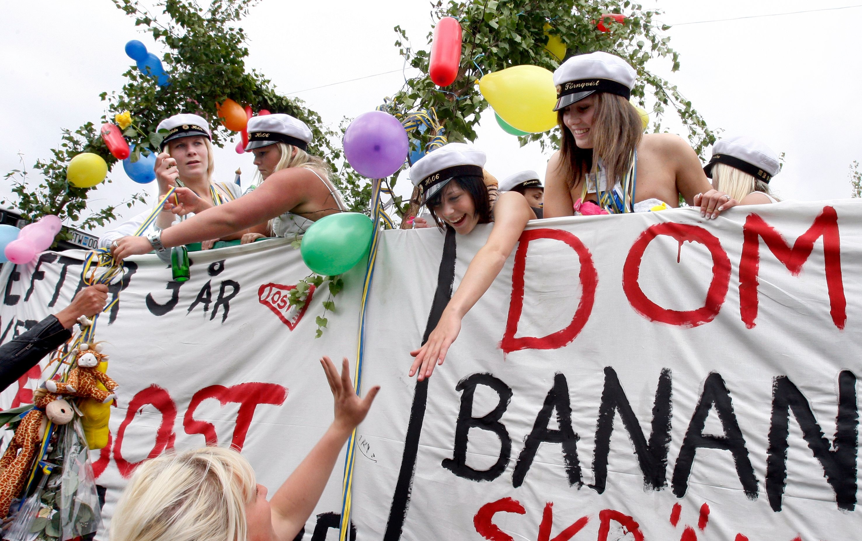 Studentbal utan att det kostar skjortan: Låna festkläder gratis till studenten